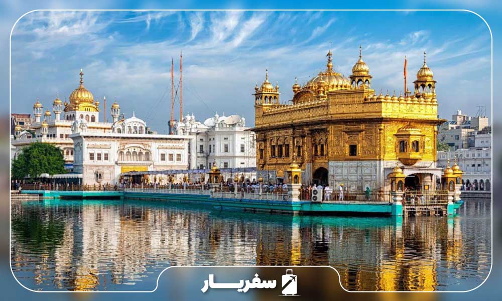 معبد طلایی آمریتسار در هند