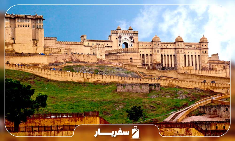 بازدید از قلعه زیبای آمبر در هند