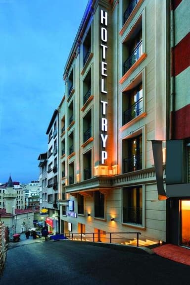 تریپ بای ویندهام استانبول تکسیم