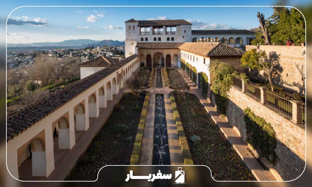 محیط باغ های الحمرا و جنرالیف در اسپانیا
