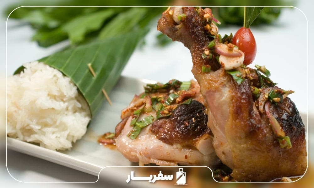 غذا محلی برنج و مرغ یا گای یانک با کائو نیائو