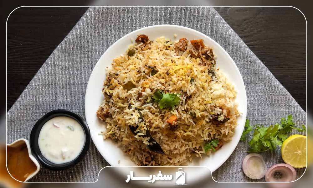 غذای هندی بریانی در بشقاب