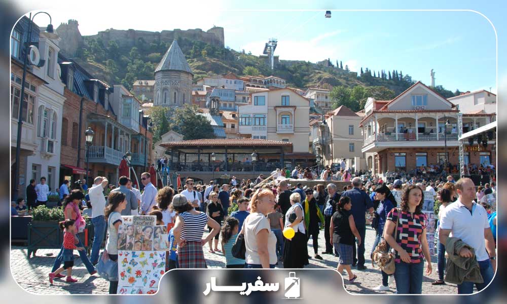 مردمان در جشنواره محلی تبیلیسوبا تفلیس