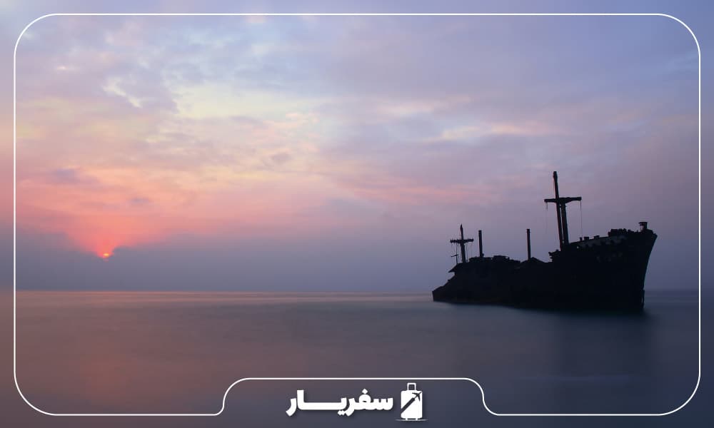 بازدید از کشتی یونانی و عکاسی در غروب آفتاب