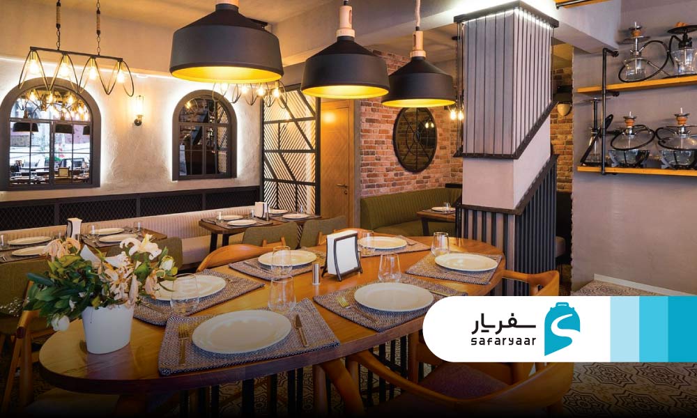 کافه های ساحلی با منظره دریا