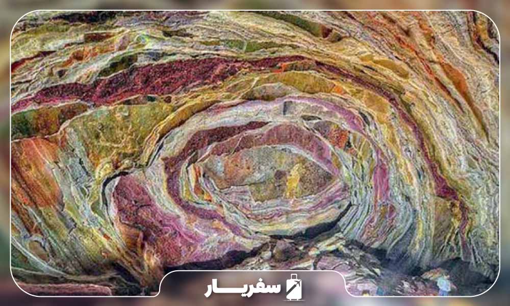 دیدنی های غار نمکی قشم