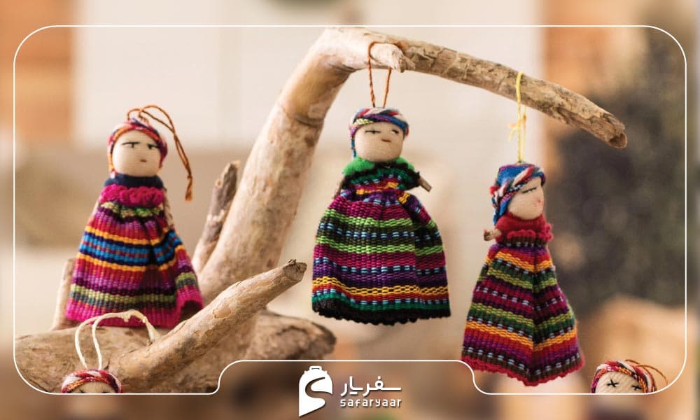 عروسک چوبی و پارچهای